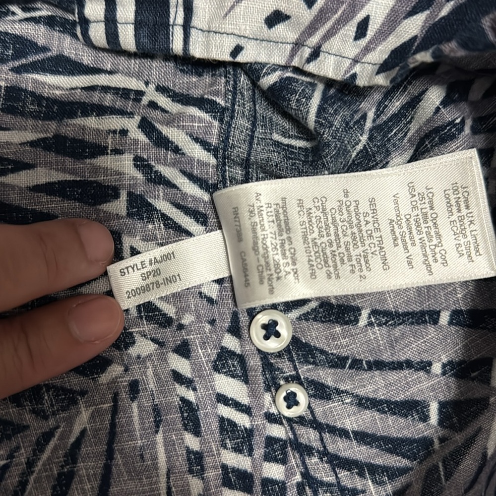 J. Crew Men’s Button Down Linen Navy and White Leaf Print Men's Shirt XL - Picture 9 of 9